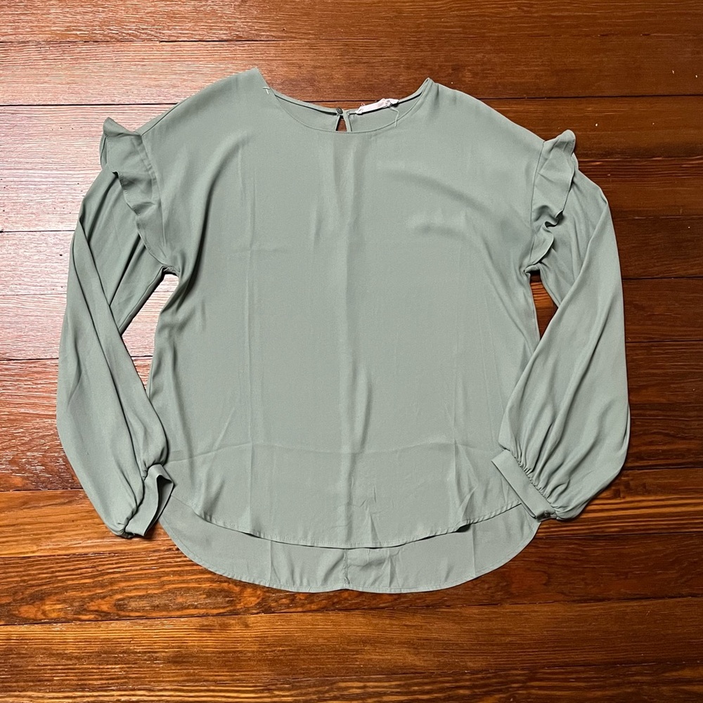 LUSH Ruffle Shoulder Blouse - Picture 2 of 3